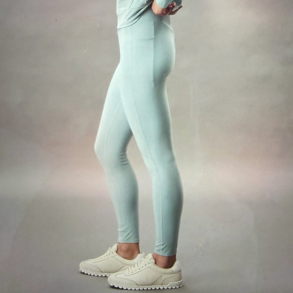Calvin Klein Soft Blue 7/8 Leggings size M
